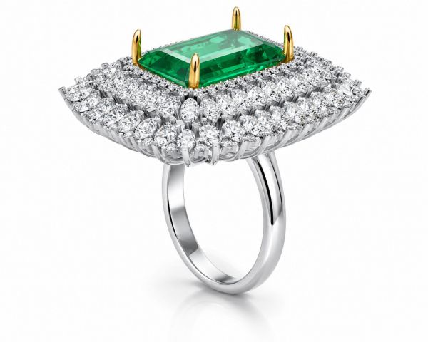 Royal collection Emerald Ring