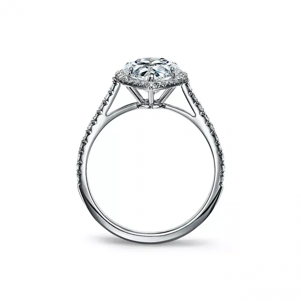 Pear-shaped Halo Engagement Ring with a Diamond gold Band