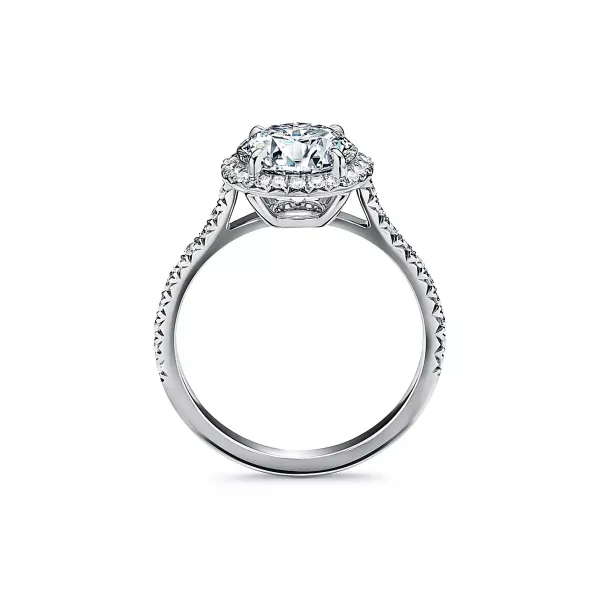 Round Brilliant Engagement Ring in gold