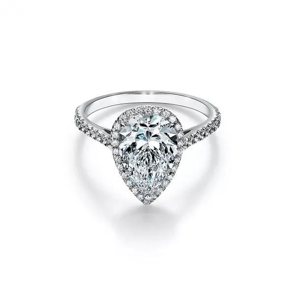 Pear-shaped Halo Engagement Ring with a Diamond gold Band