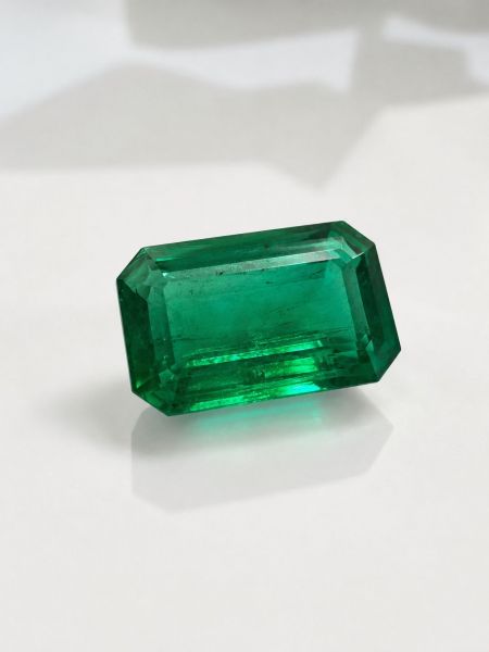 IGI Certified Natural emerald 8.04 CARATS REF:30