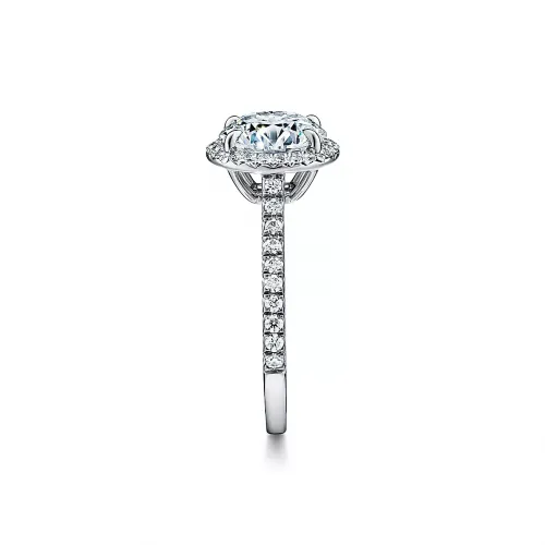 Round Brilliant Engagement Ring in gold